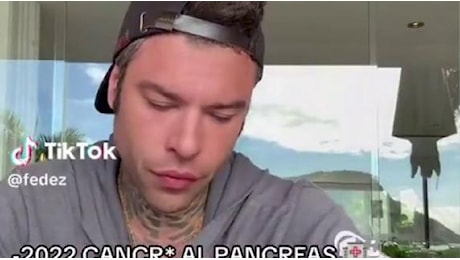 Fedez e le stravaganti previsioni per il 2025: tra risse, amori impossibili e ironia