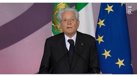 Mattarella inaugura l’anno scolastico a Cagliari: “Retribuzioni degli insegnanti spesso non all’altezza, va affrontata la questione”