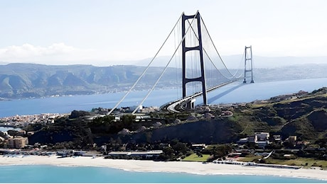 2,4 miliardi riassegnati al Ponte sullo Stretto, il Pd insorge: ‘In Sicilia non c’è acqua’