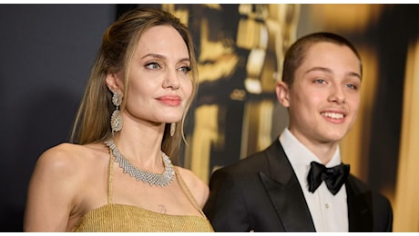 Knox Jolie-Pitt, il figlio di Angelina e Brad ai Governors Awards: è l'unico ad aver mantenuto il cognome del padre