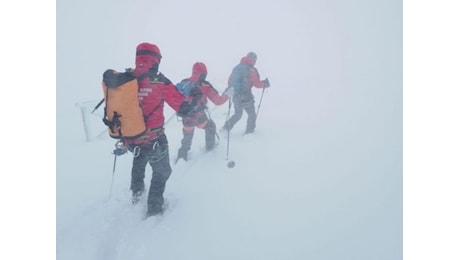 Alpinisti ancora bloccati in alta quota, le ricerche fermate dal meteo • newsrimini.it