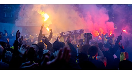 Calcio ridotto a cornice di guerriglia e razzismo