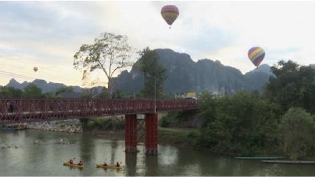 Laos, almeno 6 turisti morti per alcol contaminato a Vang Vieng