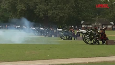 Regno Unito, 41 colpi di cannone per il secondo anniversario di Re Carlo