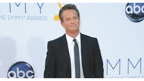 Mark Chavez si è dichiarato colpevole per la morte di Matthew Perry: il medico rischia fino a 10 anni di prigione. Prova un rimorso incredibile