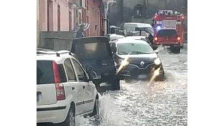 Torrenti esondati nel comprensorio Acese della Provincia di Catania e strade allagate dall'acqua: ciò è capitato ieri 08 novembre 2024..., per il forte maltempo che ha colpito il territorio etneo e in particolare la fascia Ionica