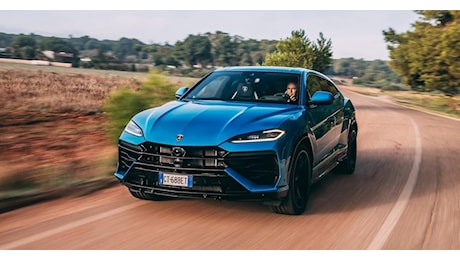 Lamborghini Urus Se, prova su strada in offroad del suv ibrido plug-in con 800 cv