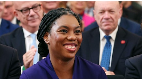 Kemi Badenoch, chi è la nuova leader Tory: immigrata nigeriana di 44 anni è la prima donna nera a guidare i Conservatori