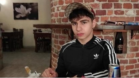 Lorenzo Notario morto a 14 anni dopo una serata con gli amici a Settimo Torinese: indaga la Procura di Ivrea. Il ristorante di famiglia era stato protagonista di «Cucine da incubo»