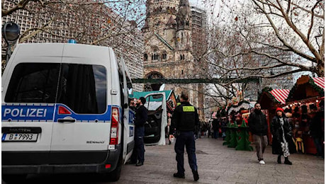 Auto sul mercatino di Natale a Magdeburgo, diversi feriti: l'ipotesi di attentato