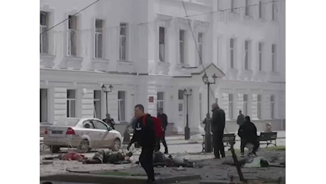Strage a Sumy, Zelensky: Decine di vittime tra morti e feriti in un devastante attacco missilistico russo