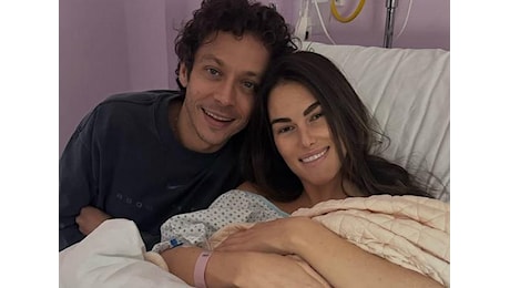 Valentino Rossi di nuovo papà, nata la seconda figlia Gabriella:l'annuncio con la foto