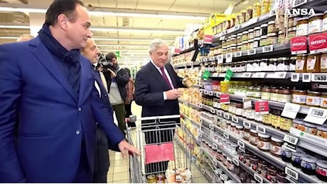 Torino, Tajani e Cirio al supermercato per sostenere la Colletta alimentare