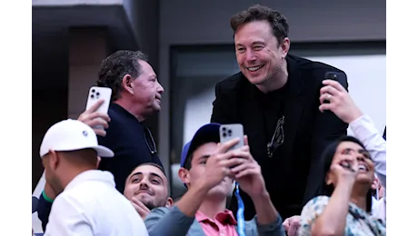 SpaceX e Tesla da record: Musk primo uomo a oltre i 400 miliardi di patrimonio