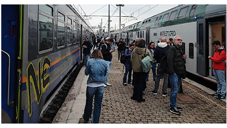 Pendolari tra Torino e Milano bloccati per ore: Un servizio indegno