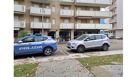 32 enne trovata morta in casa, indagini a tutto campo della Polizia