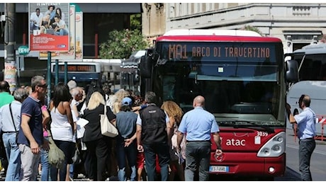 Roma, stangata sui bus turistici: tariffe triplicate in Centro