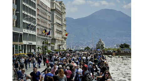 Napoli, dicembre da record: oltre un milione di turisti in città