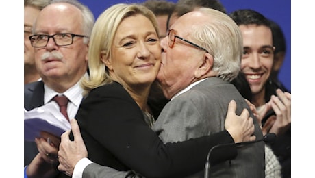 Marine Le Pen: «Buon vento, buon mare papà»