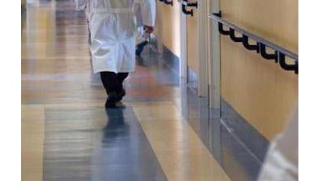 Piacenza, abusi e violenze su colleghe: arrestato primario