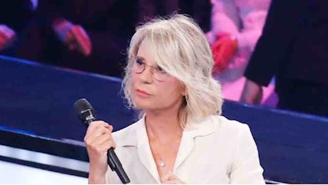 Anticipazioni Amici 13/10: new entry, ospiti e discussioni tra prof