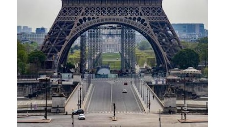 Parigi, Torre Eiffel evacuata per un cortocircuito a un ascensore