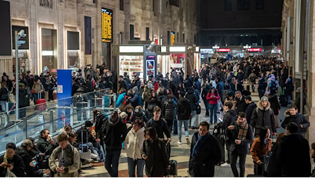 Sciopero generale, a Milano si fermano anche i treni Trenord: gli orari e l'elenco delle corse garantite