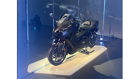 Yamaha TMAX 2025, anche in versione Tech MAX