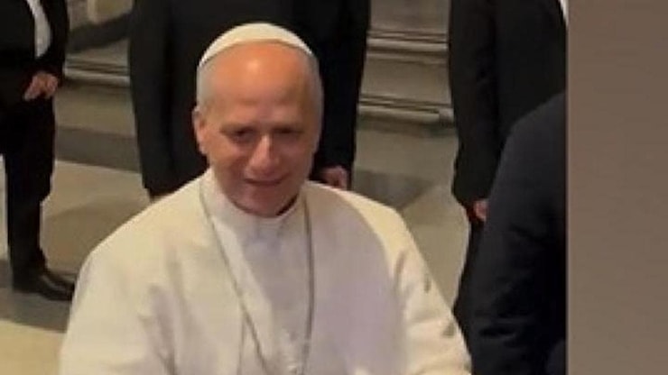 Papa Leone XIV, visita a sorpresa a Santa Maria Maggiore: cori da stadio e strette di mano - la Repubblica Papa Leone XIV, visita a sorpresa a Santa Maria Maggiore: cori da stadio e strette di mano - la Repubblica