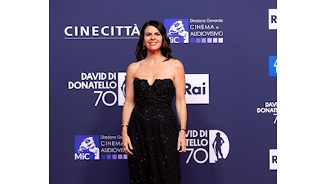 Geppi Cucciari incanta ai David di Donatello con un abito di Marras: Una gioia inaspettata| Cagliari