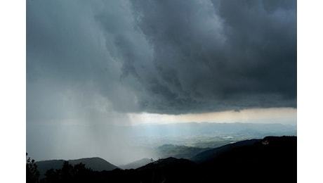 Meteo: Prossime Ore, stanno per scoppiare intensi temporali di calore; vediamo le regioni a rischio