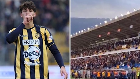 Romano Mussolini, gol con la Juve Stabia. I tifosi esultano col saluto fascista: è polemica