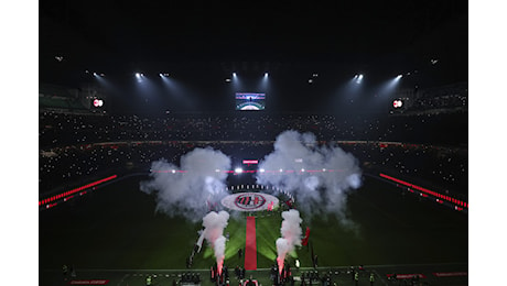 La festa per i 125 anni del Milan sfocia nella contestazione di San Siro dopo il pari contro il Genoa