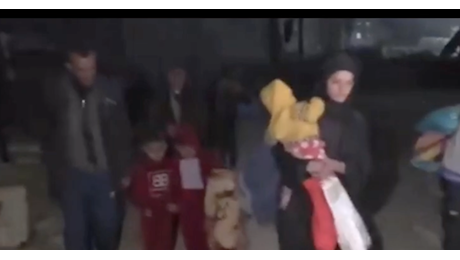 Israele bombarda l'ultimo ospedale di Gaza, il battista al-Ahli ora ridotto a macerie, il VIDEO dell'esplosione ed evacuazione
