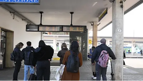 Problemi sulla Milano-Brescia, ritardi di treni fino a due ore