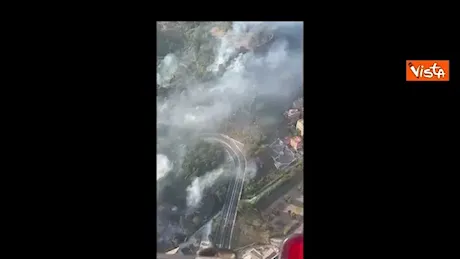 Vasto incendio a Roma, Gualtieri in elicottero sorvola la zona del rogo con il Prefetto Giannini
