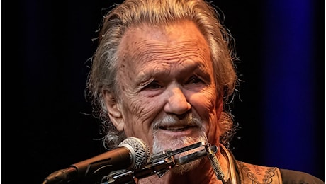 Morto Kris Kristofferson, il primo protagonista di E' nata una stella: le sue canzoni più famose