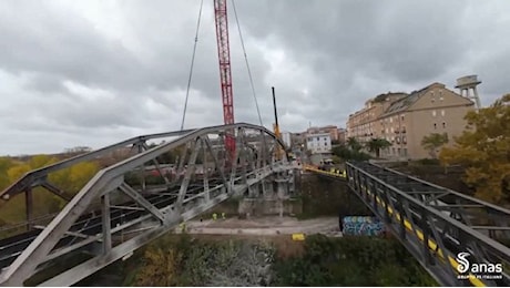 Giubileo, la rimozione del vecchio Ponte dell'Industria a Roma