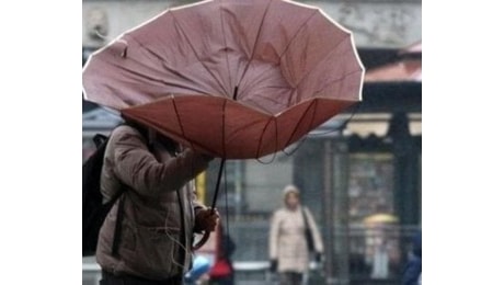 Nuova allerta meteo gialla in Puglia: venti forti oltre 50 km/h. La primavera deve ancora attendere