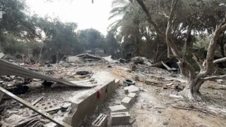 I danni dopo un raid israeliano a Gaza: morta una famiglia
