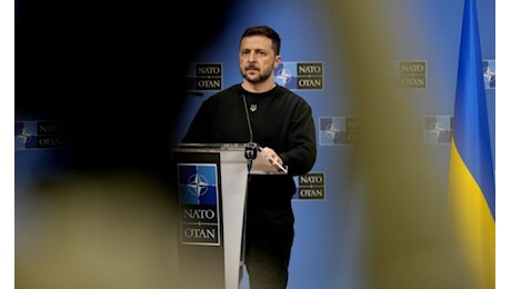 Ucraina, Zelensky: “Abbiamo bisogno di più mezzi a lungo raggio”