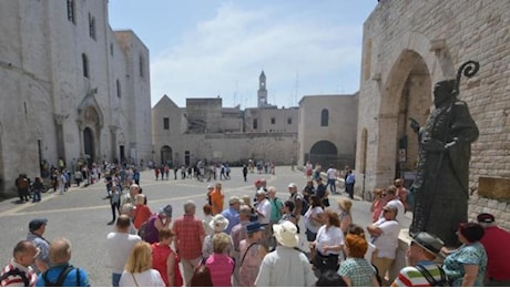 Turismo a gonfie in Puglia grazie agli stranieri: rallentano le presenze degli italiani. Bari e Vieste al top