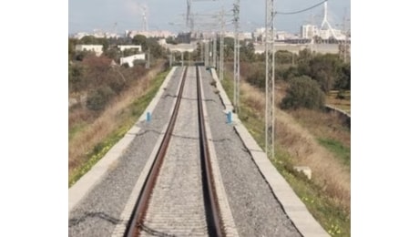 Tragedia nel napoletano, travolto e ucciso da un treno Eav