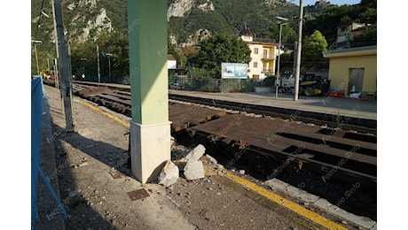 Ferrovie: Incidente di Centola, rimossi i carri e i container dai binari