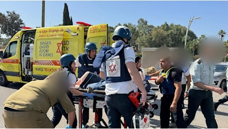 Attentato a Tel Aviv. Camion si schianta contro una fermata del bus, ci sono oltre 40 feriti