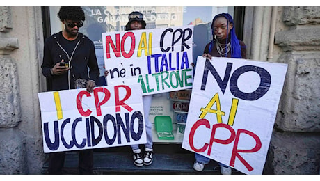 Consiglio d’Europa durissimo sui Cpr italiani: “Migranti maltrattati e sedati”. Il governo replica e sull’Albania respinge ogni critica