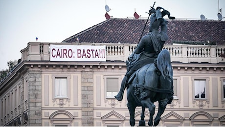 Striscioni in piazza San Carlo e volantini a Masio: dilaga la protesta dei granata contro Cairo