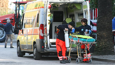 Cade un ascensore in un palazzo di Roma: un morto e due feriti. Un operaio è grave