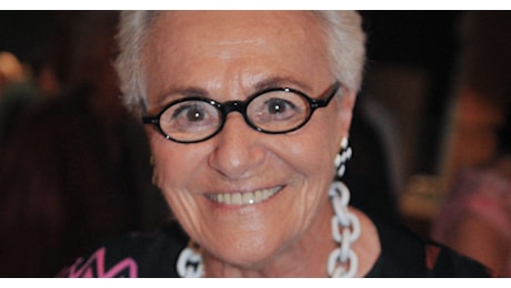 È morta Rosita Missoni, moglie di Ottavio: stilista iconica dell’alta moda Made in Italy ed esempio di imprenditoria femminile in Italia e nel mondo