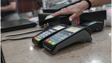 Pagamenti con Pos e Bancomat bloccati in tutta Italia: i problemi alla rete Worldline